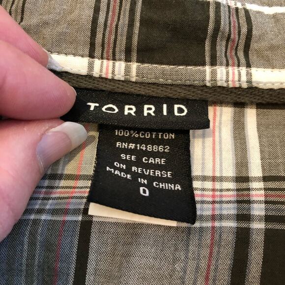 Torrid white army green plaid button down top size 0 or Large - Picture 8 of 14